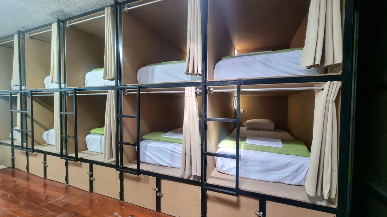 Single Bed in Mixed Dormitory Room